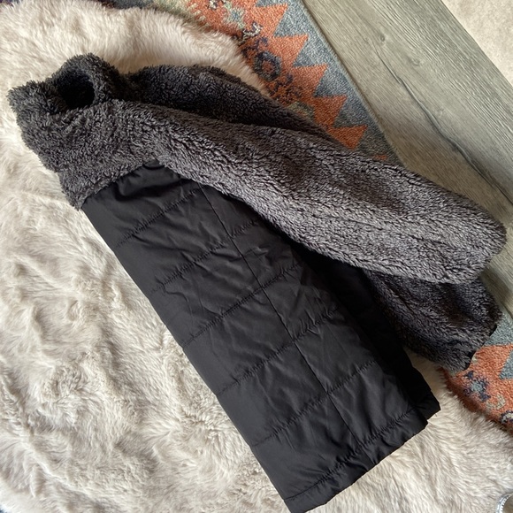 Gerry black nylon puffer coat with grey sherpa sleeves and neck medium 10/12 - Picture 13 of 15